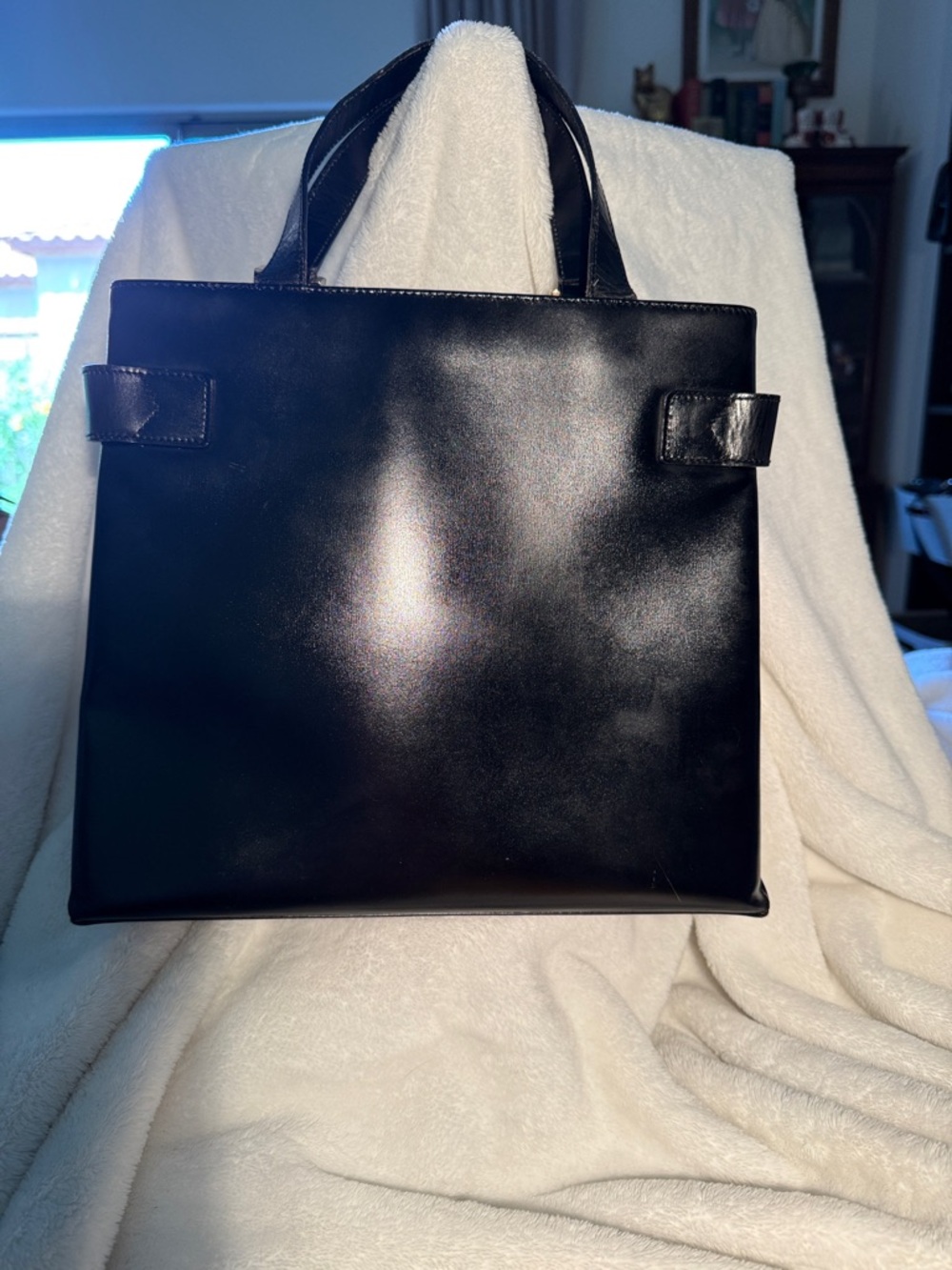 Genuine Gucci Black Leather Tote with Gold Hardware - Picture 4 of 12